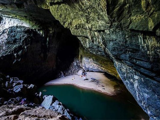 Ảnh bìa của Tour Trekking Thung Lũng Sinh Tồn Quảng Bình 1 Ngày - Khám Phá Hang E và Hang Vàng