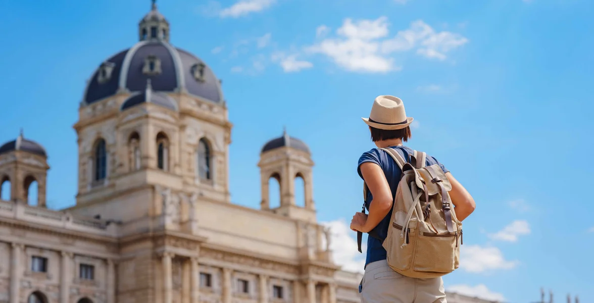 Tại sao cầu Hiền Lương lại có 2 màu? Tìm hiểu sự thật đằng sau